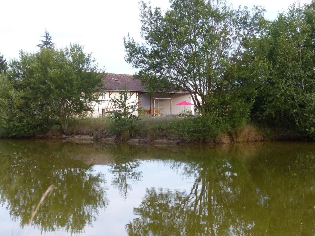 Gites Domaine De La Rochere Domsure Bagian luar foto